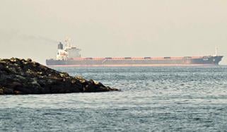 امریکی پابندیوں کا شکار کیوبا کا سپر آئل ٹینکر آبنائے ہُرمُز کراس کرگیا