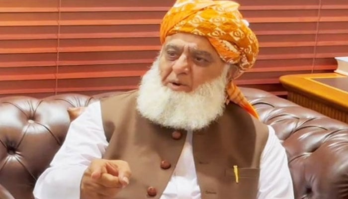 فضل الرحمان نے عالمی حالات کے باعث مہنگائی کیخلاف تحریک کی کال مؤخر کردی