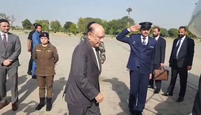 صدر آصف علی زرداری 5 روزہ دورے پر چین روانہ ہو گئے