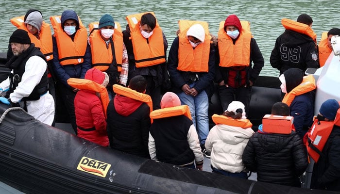 برطانیہ کا مسترد افغان پناہ گزینوں کی واپسی پر غور