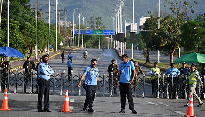 اسلام آباد: مارکیٹ اور شاپنگ مال 8 بجے بند ہوں گے، شہر میں ٹرانسپورٹ کو داخلے کی بھی اجازت