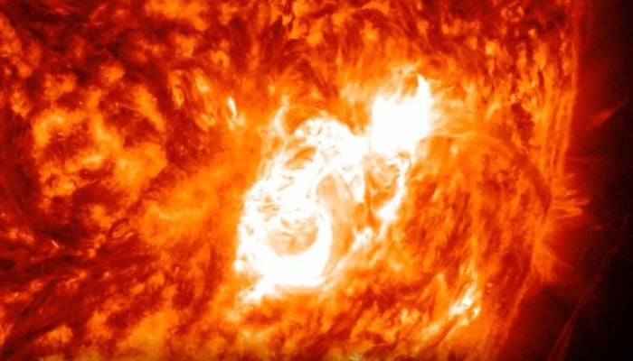 Sun blasts Earth with Twin X-class flares, major radio blackouts reported