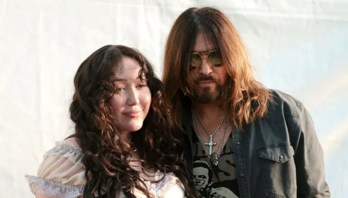 Noah Cyrus surprises fans with Billy Ray Cyrus duet at Stagecoach festival
