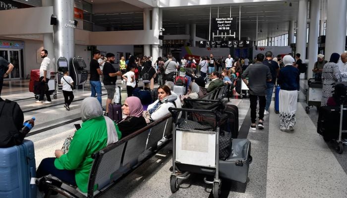 Tehran resumes flights under a ‘ticking clock’ U.S warning