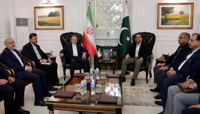 Iran’s FM lauds mediation efforts by Pakistan’s army commander after meeting