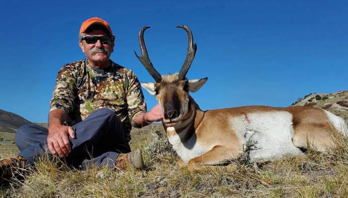 Ernie Dosio: US big-game hunter dies at 75 after elephant attack in Africa