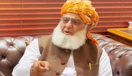 فضل الرحمان نے عالمی حالات کے باعث مہنگائی کیخلاف تحریک کی کال مؤخر کردی