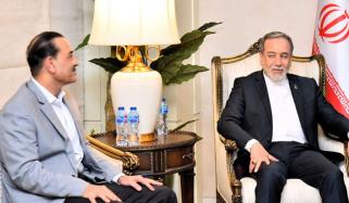 ایرانی وزیرِ خارجہ عباس عراقچی کی فیلڈ مارشل سید عاصم منیر سے ملاقات