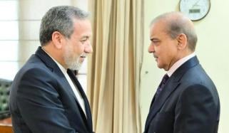 وزیراعظم شہباز شریف سے ایرانی وزیرخارجہ عباس عراقچی کی وفد کے ہمراہ ملاقات 