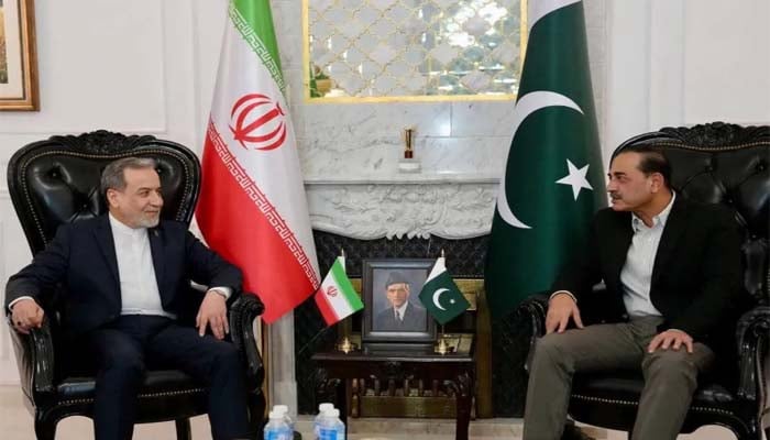 Irans FM Abbas Araghchi to revisit Pakistan after concluding meeting in Muscat