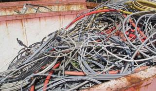 کراچی: گلشن اقبال میں ڈاکو بجلی کی تاریں ٹرک میں ڈال کر فرار