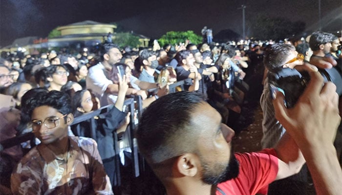 کراچی کے ساحل پر شاندار میوزیکل کنسرٹ، بین الاقوامی شہرت یافتہ سنگرز کی پرفارمنس