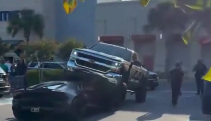 امریکا: خاتون ڈرائیور نے لاکھوں ڈالر مالیت کی نئی لمبورگینی کو کچل دیا