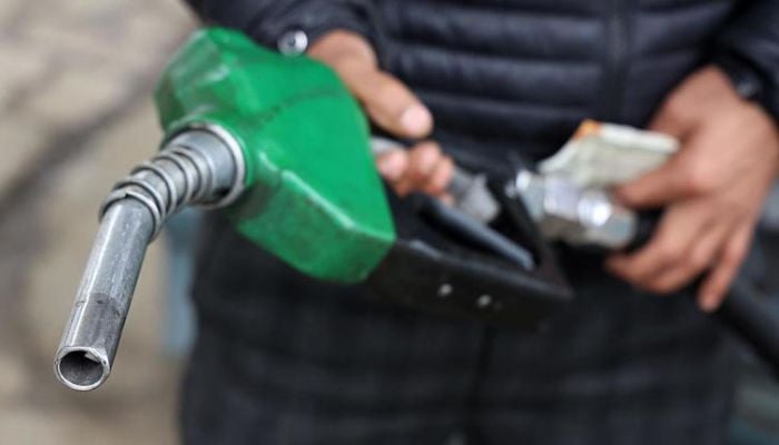 Oil prices surge past $100 as Trump cancels Iran peace talks in Pakistan