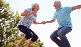 ہنسنا مدافعتی نظام کو مضبوط، ذہنی دباؤ کم اور نظام ہضم کو بہتر کرتا ہے، ماہرین