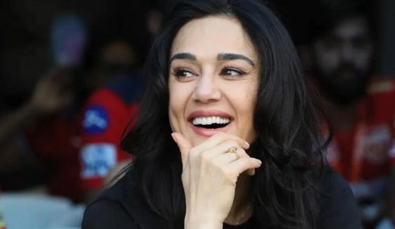 پریتی زنٹا کا خود کو ’ٹرافی‘ کہے جانے پر سخت ردِعمل