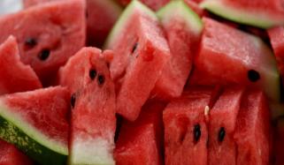 کیا تربوز موت کی وجہ بن سکتا ہے؟ ماہرینِ صحت نے بتا دیا