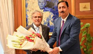 چیئرمین لندن اوورسیز پاکستانی فاؤنڈیشن قمر رضا کا اسحاق ڈار کو خط