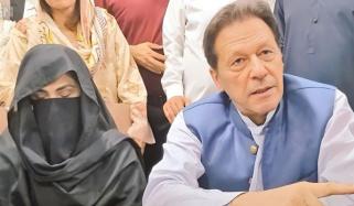 بانی پی ٹی آئی اور بشریٰ بی بی کی 40 منٹ طویل ملاقات