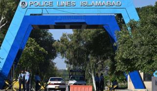 اسلام آباد پولیس کا ملزمان کی شناخت چھپانے کیلئے شاپنگ بیگ کا استعمال 