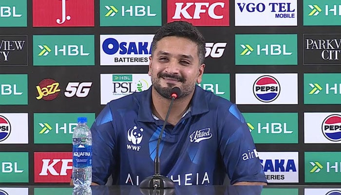 بابر کو کریڈٹ جاتا ہے، انہوں نے زبردست بیٹنگ کی، رومان رئیس