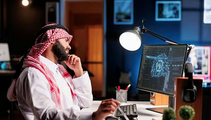 دبئی: امارات میں سائبر لاز کی پاسداری کریں، حکام