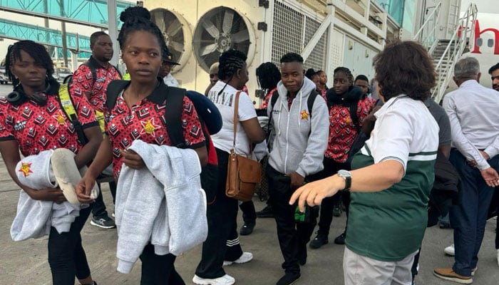 زمبابوے ویمن ون ڈے اور ٹی ٹوئنٹی اسکواڈ کراچی پہنچ گیا