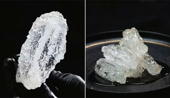 چینی فوڈ بلاگر نے شیشے کے مجسموں جیسا شفاف فرائیڈ چکن تیار کرلیا