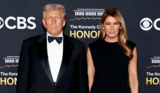 ٹرمپ کا میلانیا سے شادی کی مدت پر مزاحیہ تبصرہ، تقریب قہقہوں سے گونج اٹھی