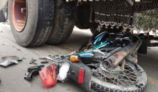 کوٹ ادو: ٹرک کی موٹرسائیکل کو ٹکر، والد اور 2 بیٹیاں جاں بحق