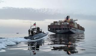 آبنائے ہرمز کب تک بحری تجارت کیلئے محفوظ ہو گی؟ عالمی معیشت غیر یقینی صورتِحال کا شکار