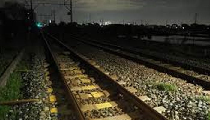 سندھ: ٹنڈو مستی اسٹیشن کے قریب ٹریک سے ملی آئی ای ڈی ڈیوائس ناکارہ بنادی گئی