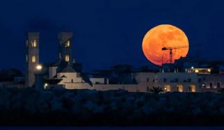 2 مکمل چاند، نادر فلکی منظر کب اور کہاں دیکھا جائے گا؟