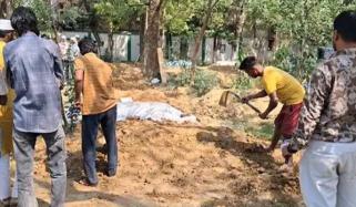 بھارت: 45 لاکھ روپے اور نوکری کیلئے بیٹی نے عاشق کیساتھ مل کر ماں کو قتل کر ڈالا 