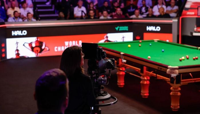 World Snooker Championship chaos: Power outage and ‘loud crash’ disrupt semi-final