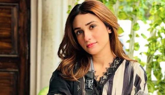 ’اپنا نکاح نامہ پڑھوں گی اور بہت ساری چیزیں حق مہر میں لکھواؤں گی‘