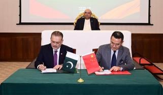 پاکستان اور چین کے اداروں کے درمیان مفاہمتی یادداشتوں پر دستخط ہوگئے