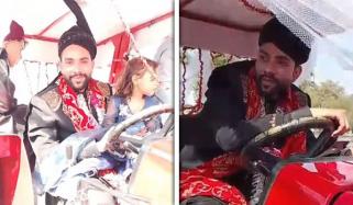 گوجرانوالہ میں دلہا ٹریکٹر پر بارات لیکر دلہن لینے پہنچ گیا 