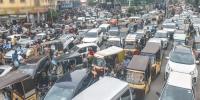 کراچی: PIDC چوک پر VVIP موومنٹ کے باعث سڑک بند
