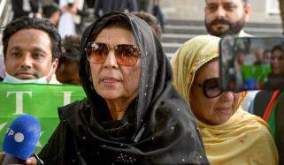 بانی پی ٹی آئی کا علاج فیملی کی موجودگی میں کروایا جائے، علیمہ خان 