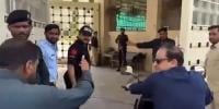 میئر کراچی کی ہیلمٹ اور لائسنس کے بعد الیکٹرک بائیک پر سندھ اسمبلی آمد