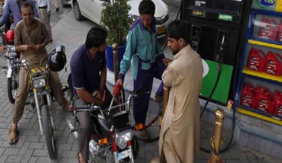 پیٹرولیم مصنوعات کی قیمتوں میں اضافے پر عوام کی دہائی