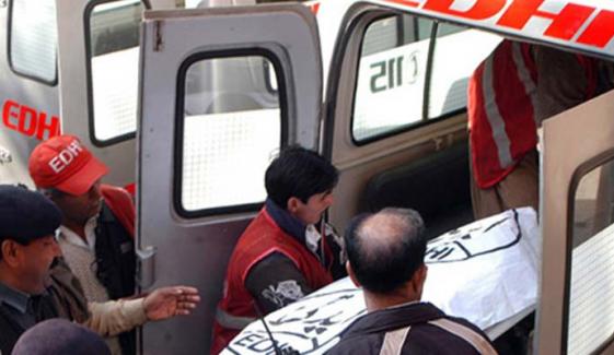 کراچی : گلشن معمار میں پانی کے گڑھے میں نہاتے ہوئے ڈوب کر 2 بچے جاں بحق