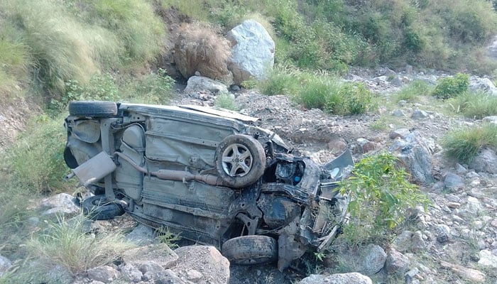 سوات: گاڑی گہری کھائی میں گرنے سے 11 افراد جاں بحق
