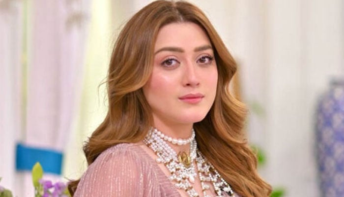 اداکارہ مومنہ اقبال — فائل فوٹو