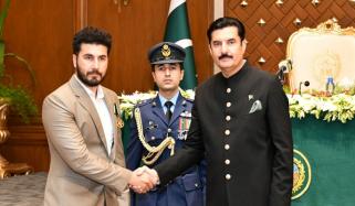 مانسہرہ: الائی چیئر لفٹ واقعے کے ہیرو علی سواتی کو صدارتی ایوارڈ سے نواز دیا گیا
