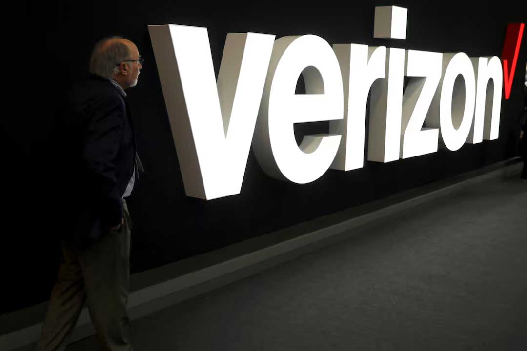 Verizon receives FCC approval for $1 billion spectrum acquisition