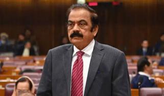 بشریٰ بی بی، عمران خان دونوں کو بہترین علاج مہیا کیا جا رہا ہے: رانا ثناء اللّٰہ 