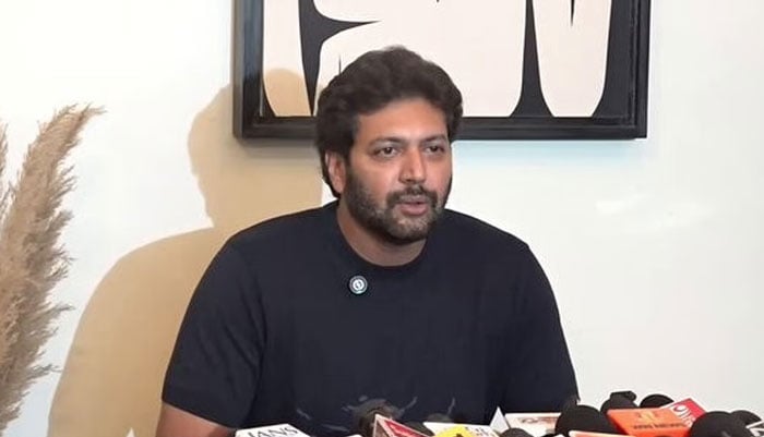 روی موہن کا ضبط کا بندھن ٹوٹ گیا، نم آنکھوں کے ساتھ پریس کانفرنس