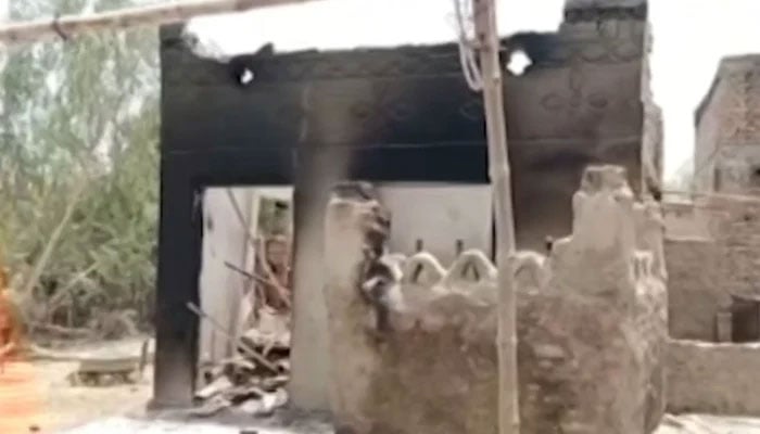 جیکب آباد، پسند کی شادی پر گاؤں جلانے کی ویڈیو سامنے آگئی
